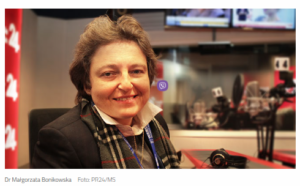 „Przedłużająca się wojna jest niedobrym scenariuszem zwłaszcza dla Europy, Bliskiego Wschodu, Afryki, państw bardzo mocno związanych handlem z Ukrainą” – powiedziała dr Małgorzata Bonikowska na antenie radia TOK FM [23.06.2022]