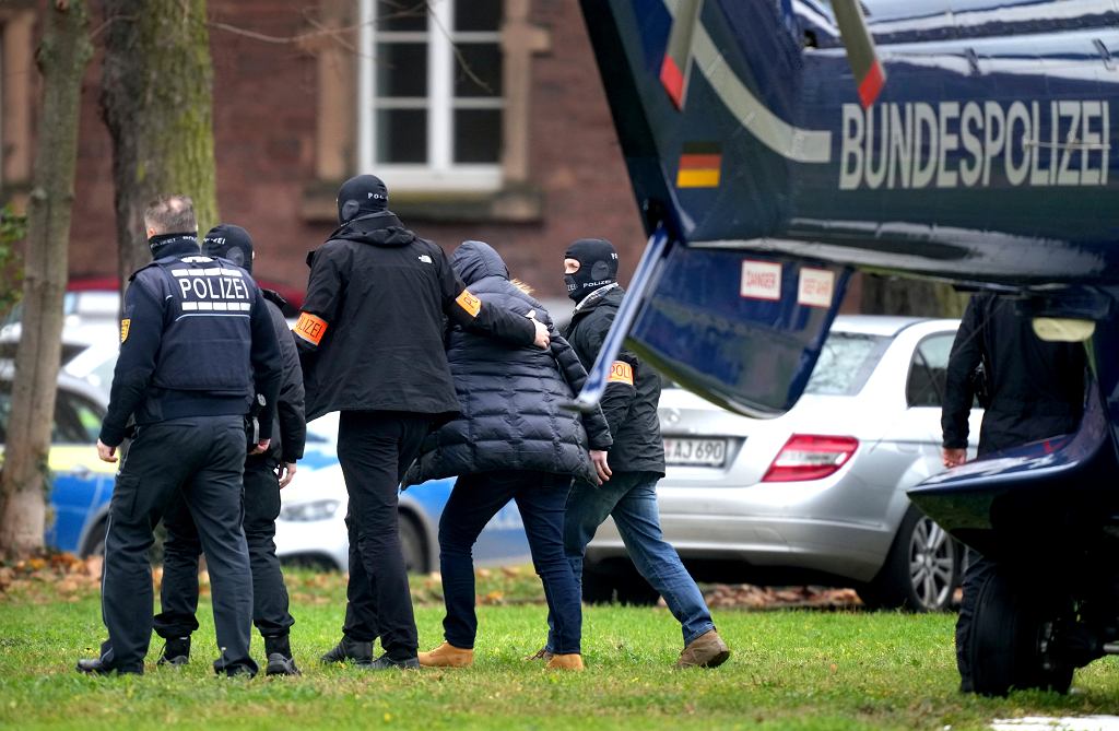 „Skrajnie prawicowe środowiska są zagrożeniem dla porządku publicznego. Nie ma mowy o puczu, ale ci ludzie mogą wywołać w społeczeństwie poczucie zagrożenia, co już byłoby problemem polity” – skomentował w rozmowie z Gazeta.pl akcję niemieckich służb Janusz Reiter [08.12.2022]