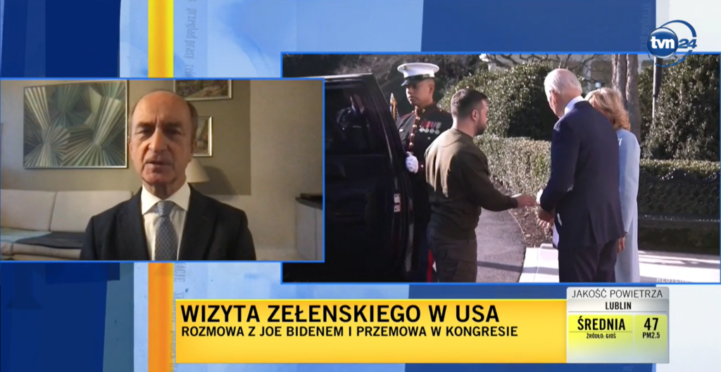 „Ukraina jest postrzegana przez Amerykanów jako część ich świata. To jest atut, który posiada realne znaczenie” – powiedział w TVN24 Janusz Reiter, ekspert CSM [22.12.2022].