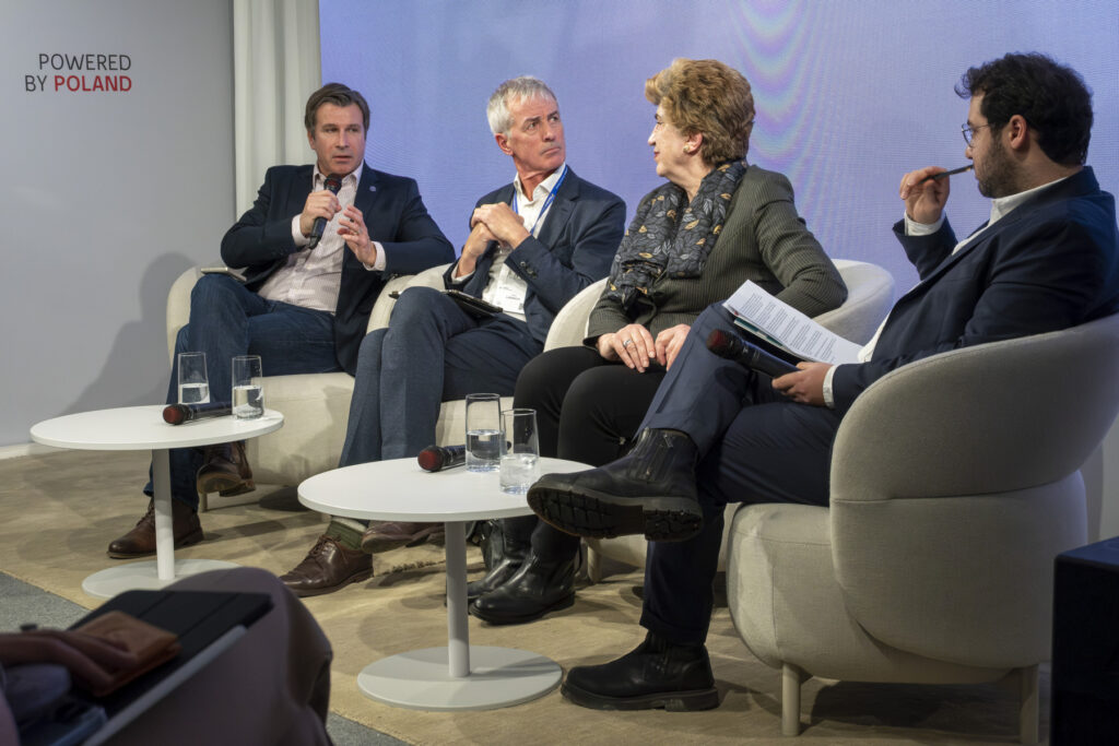 Dyplomacja naukowa: tam, gdzie nie domaga polityka, wkracza nauka